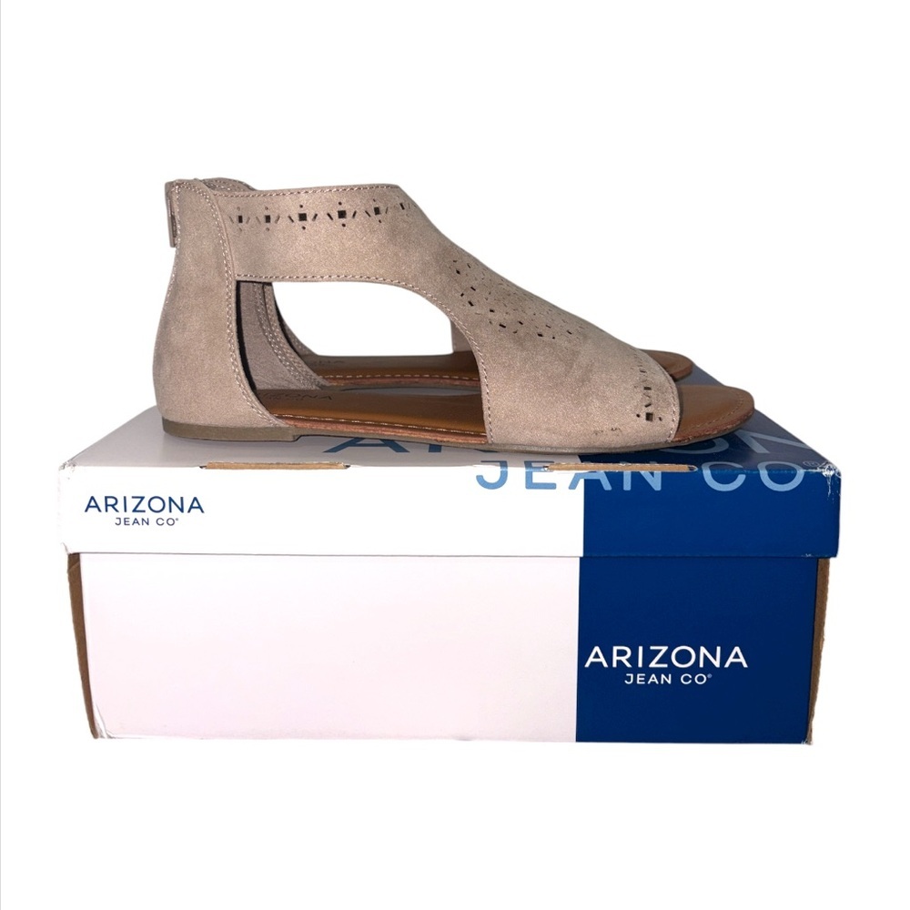 NWB Arizona Jean Co Tawny Taupe Sandals Faux Suede Cut Out Flats Women Size 7.5M - Picture 5 of 11